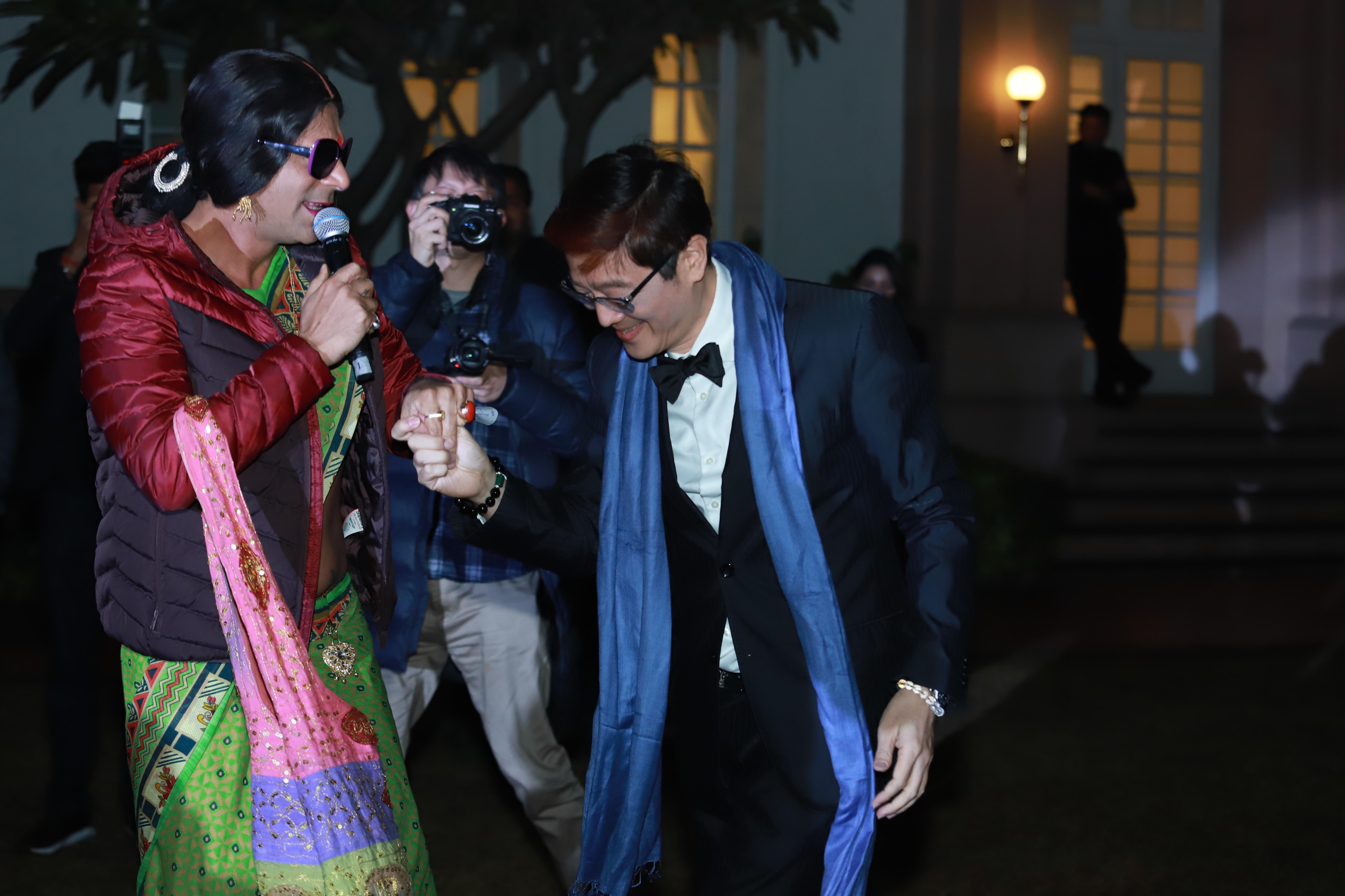 Dr Trust dances with Rinku Devi (Comedian Sunil Grover)